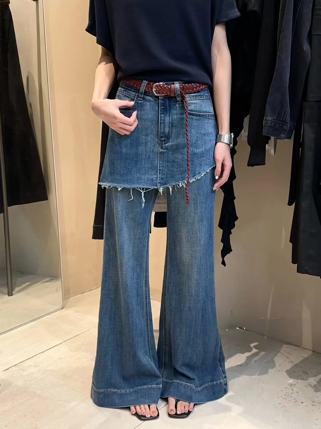 Джинсы женские с высокой талией, широкими штанинами, слегка расклешенные, из денима, с асимметричным рваным краем, на поясе, повседневные, с высокой эластичностью
Джинсы женские с высокой талией, широкими штанинами, слегка расклешенные, из денима, с асимметричным рваным краем, на поясе, повседневные, с высокой эластичностью