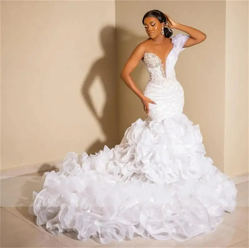 Свадебные платья на одно плечо с блестящими бусинами и кристаллами Vestidos De Noiva, свадебное платье русалки с каскадными оборками
Свадебные платья на одно плечо с блестящими бусинами и кристаллами Vestidos De Noiva, свадебное платье русалки с каскадными оборками
