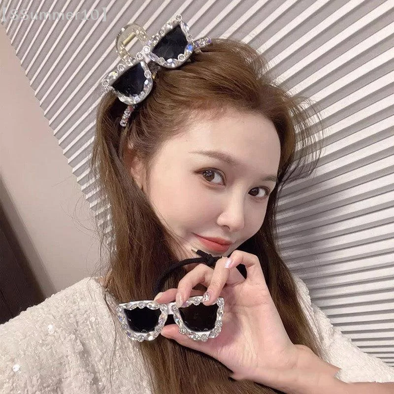 【SSummer10】1Pcs Personalized Border Headband New High-end Sparkling Rhinestone Glasses With Clip Style Hair Accessory【SS】
【SSummer10】1Pcs Personalized Border Headband New High-end Sparkling Rhinestone Glasses With Clip Style Hair Accessory【SS】