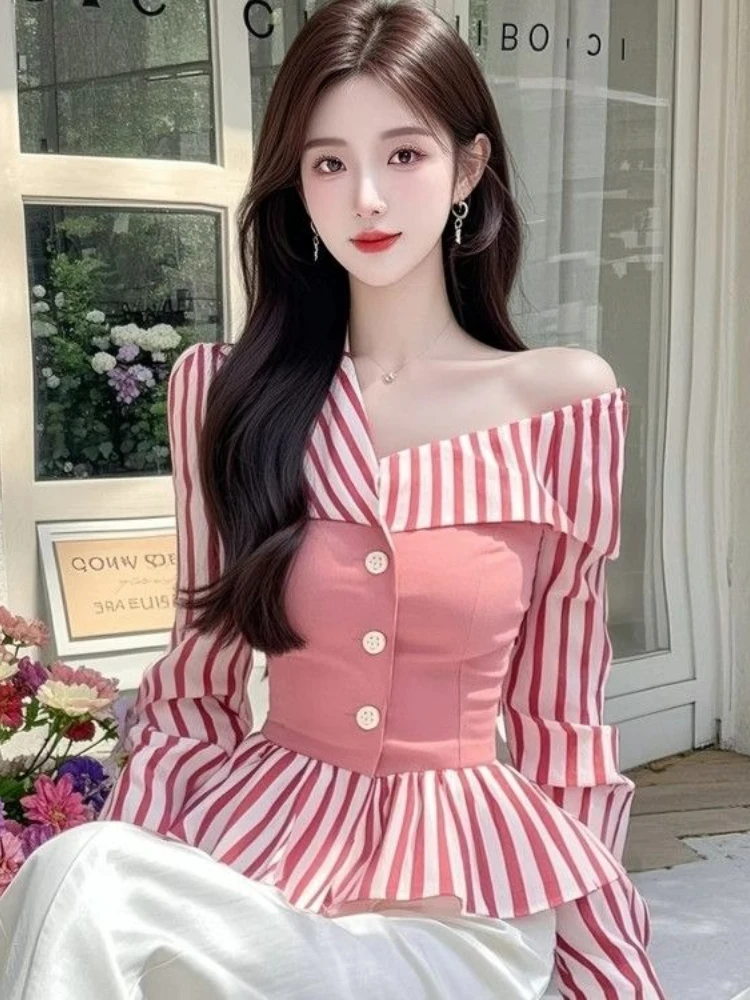2025 Spring Shirts Striped Ruffles Skew Collar Off Shoulder Crop Tops Fashion Elegant Design Blouses Female Slim Women Clothing
2025 Spring Shirts Striped Ruffles Skew Collar Off Shoulder Crop Tops Fashion Elegant Design Blouses Female Slim Women Clothing