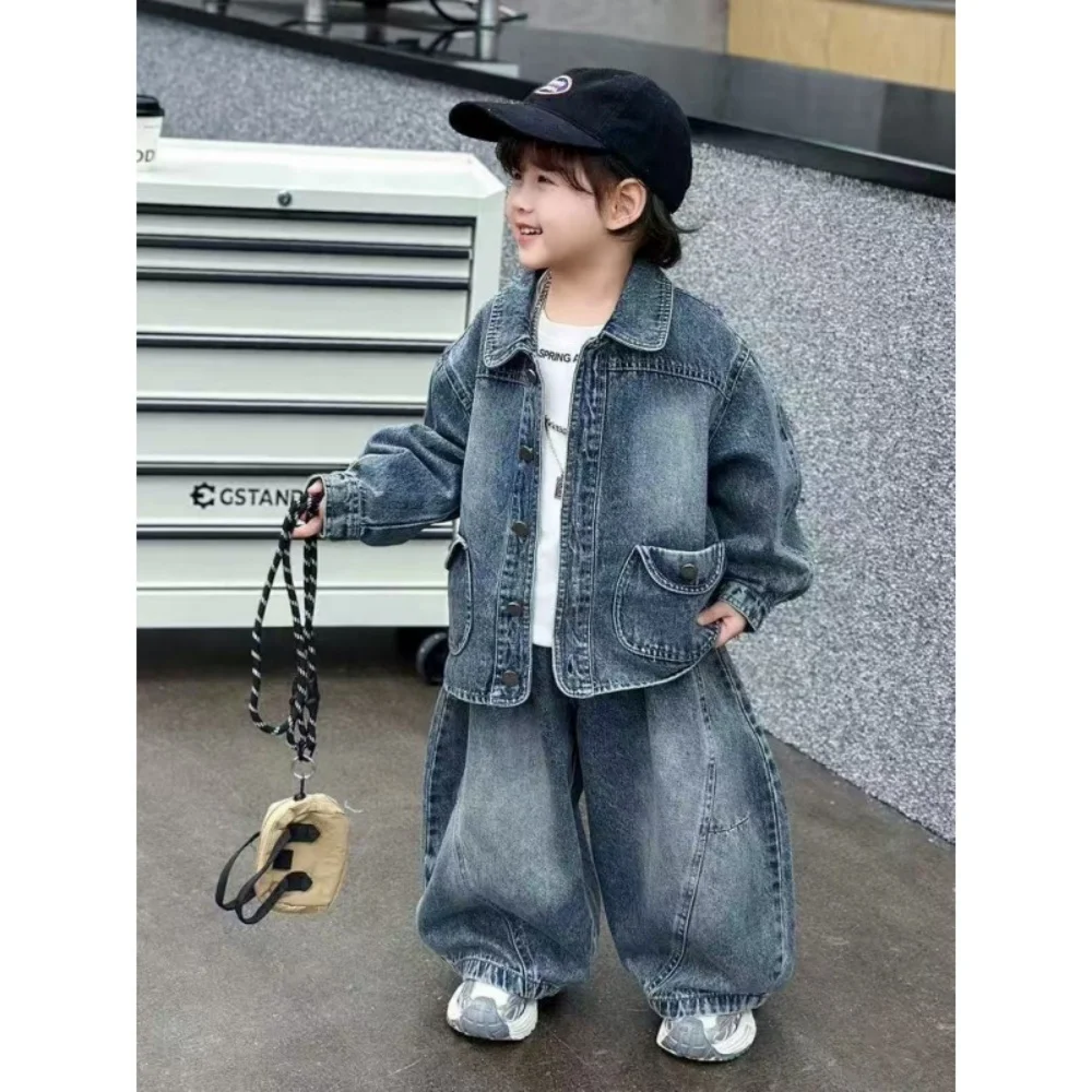 Boys' Denim Suit 2026 Spring and Autumn New Children's Denim Jacket Curved knife Jeans Two-piece Set 90-140cm
Boys' Denim Suit 2026 Spring and Autumn New Children's Denim Jacket Curved knife Jeans Two-piece Set 90-140cm