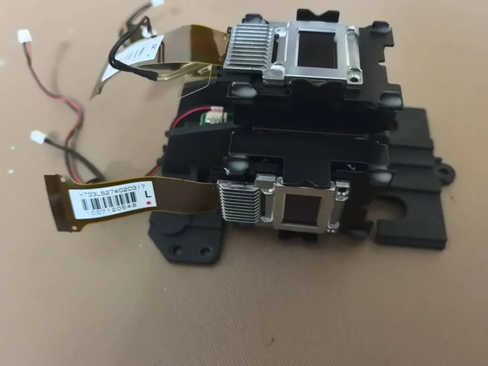 Gold seller New original for EpSON CB-L1300U L1405U projector LCD Group H733/H940
Gold seller New original for EpSON CB-L1300U L1405U projector LCD Group H733/H940
