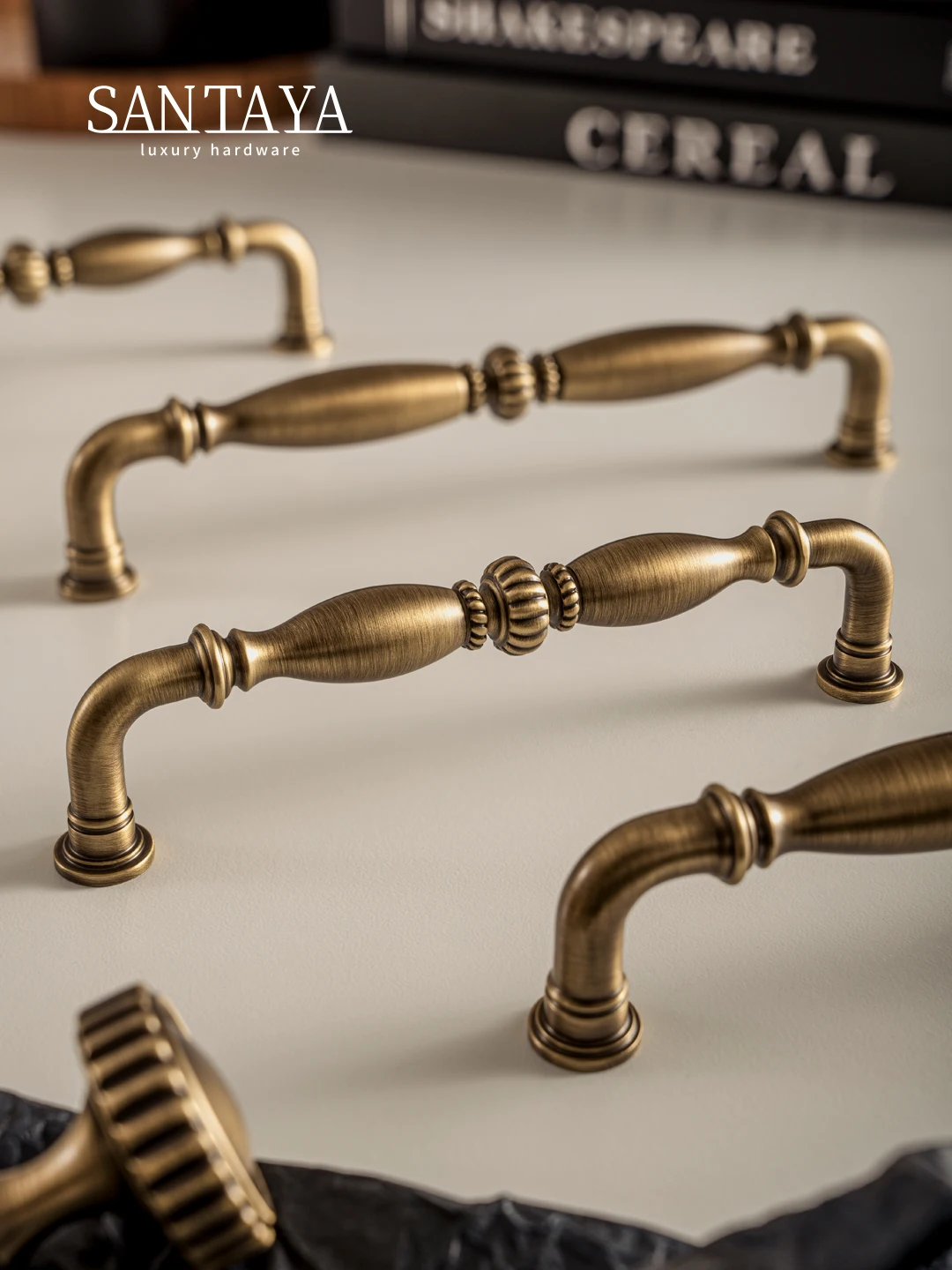 SANTAYA Solid Brass Antique Handles Luxury Furniture Single Hole Drawer Knobs Cabinet Door Pull Brass Handle
SANTAYA Solid Brass Antique Handles Luxury Furniture Single Hole Drawer Knobs Cabinet Door Pull Brass Handle