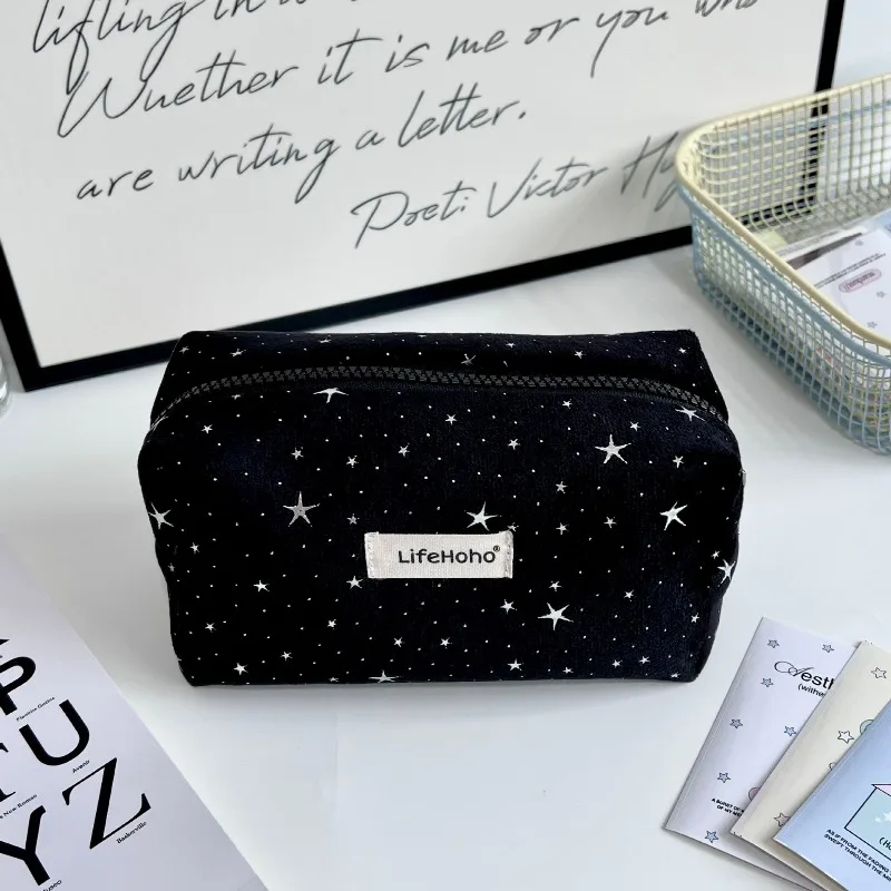 Корейская модная косметичка INS со звездным узором, повседневная косметичка на молнии, портативный дорожный косметический органайзер для студенток
Корейская модная косметичка INS со звездным узором, повседневная косметичка на молнии, портативный дорожный косметический органайзер для студенток