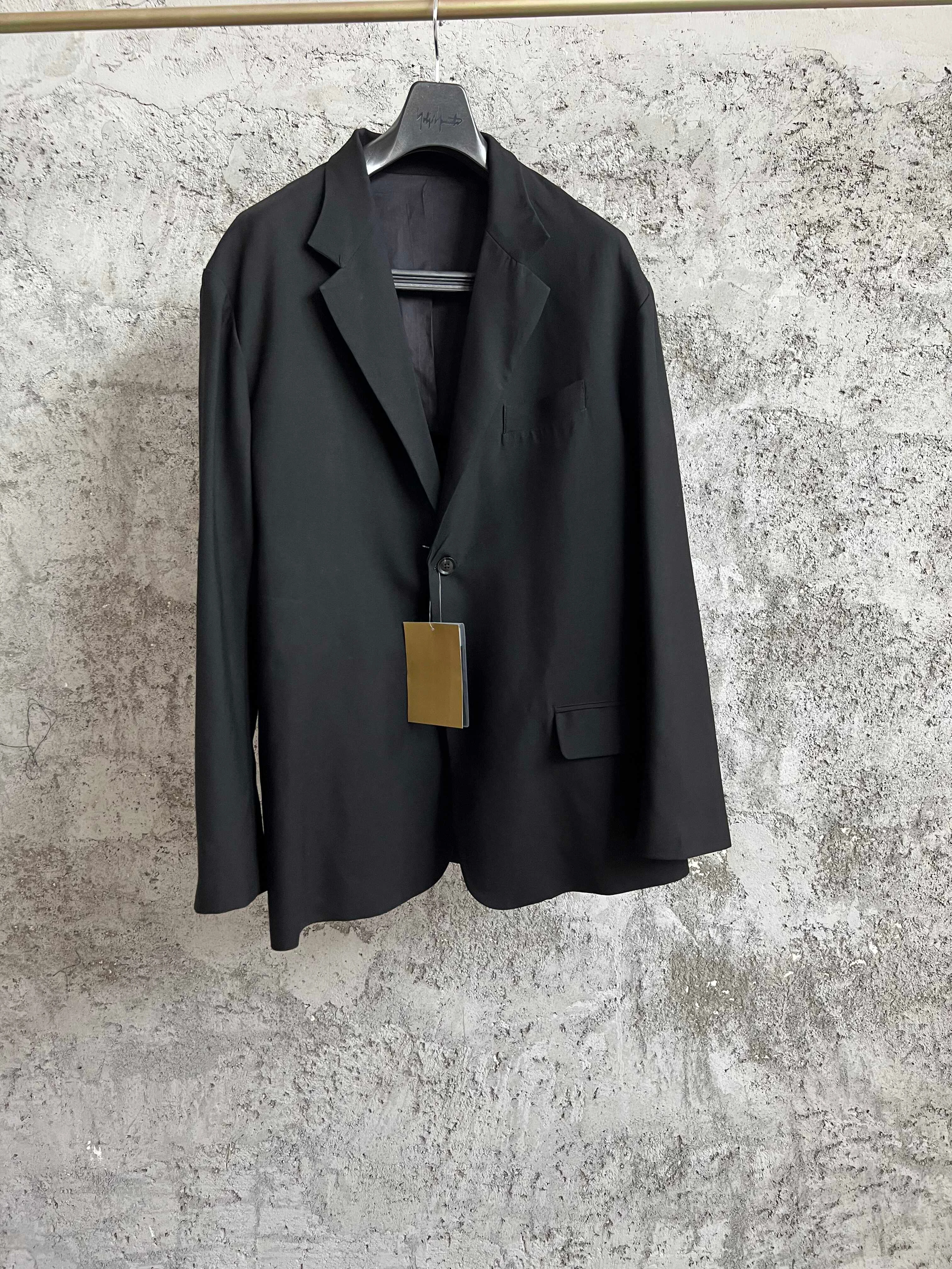 TOP-YAMAMOTO double-collar deconstructed cuff perforated wool suit black casual jacket, original from Japan
TOP-YAMAMOTO double-collar deconstructed cuff perforated wool suit black casual jacket, original from Japan