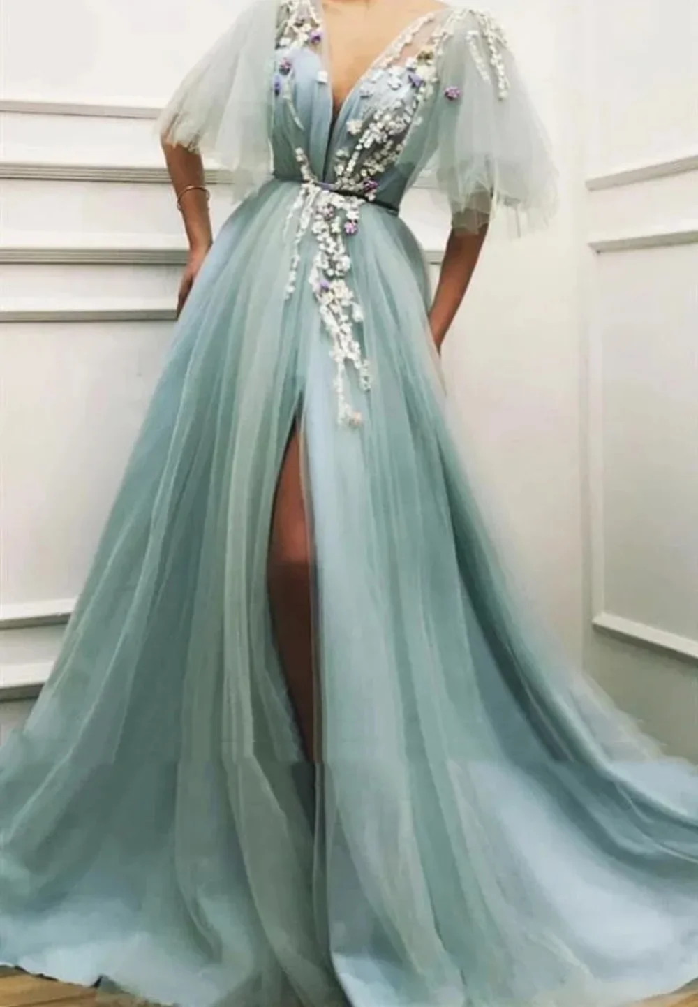 Elegant Formal Evening Dress Deep V-Neck High Split A-Line Prom Dress Flowers Appliques Wedding Party Dress Bridal Pageant Gowns
Elegant Formal Evening Dress Deep V-Neck High Split A-Line Prom Dress Flowers Appliques Wedding Party Dress Bridal Pageant Gowns