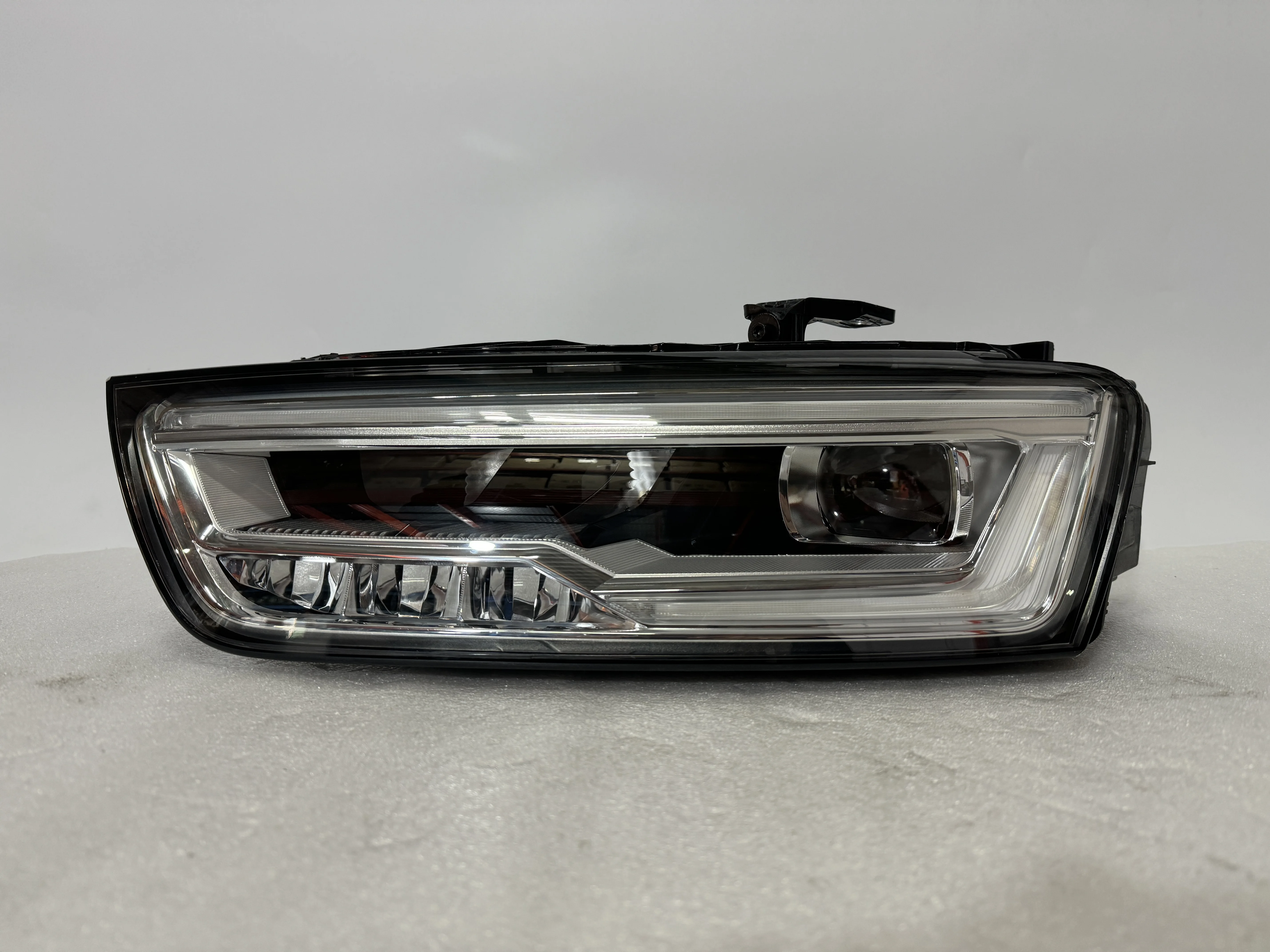 Fit For Audi Q3 Headlight 2016-2018 Audi Q3 8U Headlight Audi LED Headlamp European Version Used For Replacement Plug And Play
Fit For Audi Q3 Headlight 2016-2018 Audi Q3 8U Headlight Audi LED Headlamp European Version Used For Replacement Plug And Play