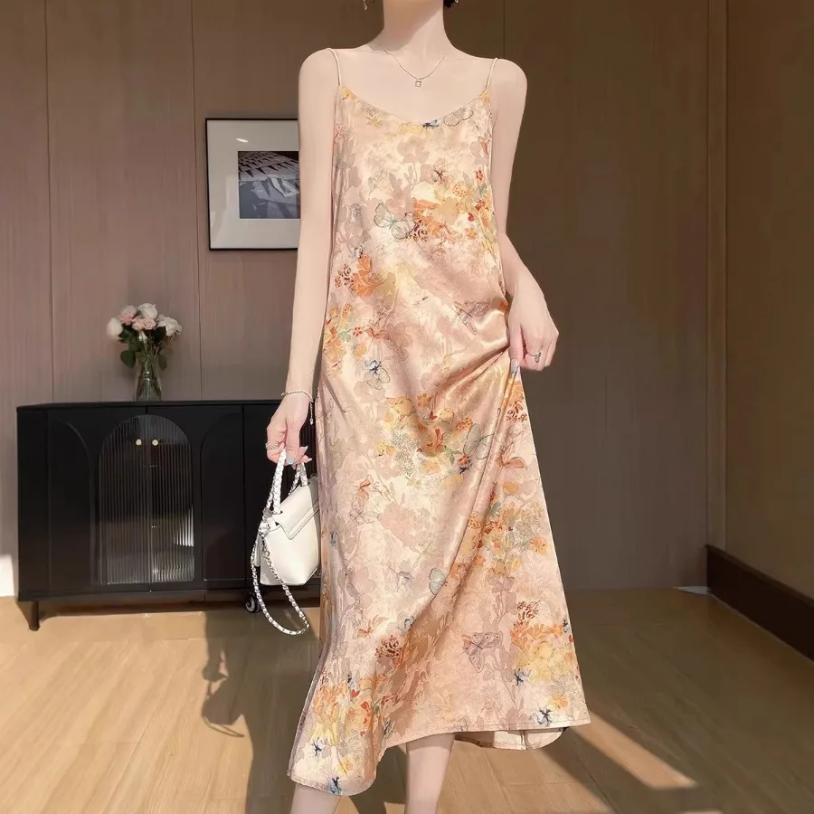 【New style】New satin printed suspender dress, summer V-neck, loose hanging, retro over-the-knee, high-quality temperament long
【New style】New satin printed suspender dress, summer V-neck, loose hanging, retro over-the-knee, high-quality temperament long
