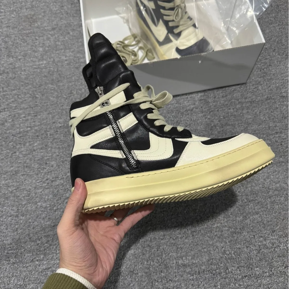 Men Casual Shoes Genuine Leather Patchwork Lace Up Zip Ankle Women Sneakers Owens Vintage Brand Luxury Designers Spring Boots
Men Casual Shoes Genuine Leather Patchwork Lace Up Zip Ankle Women Sneakers Owens Vintage Brand Luxury Designers Spring Boots