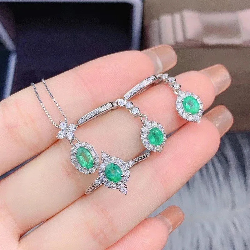 Natural Emerald Jewelry Set 925 Sterling Silver Necklace Earrings Ring 3-Pieces Suit Fine Jewelry for Women
Natural Emerald Jewelry Set 925 Sterling Silver Necklace Earrings Ring 3-Pieces Suit Fine Jewelry for Women