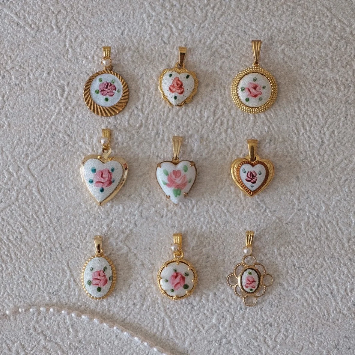 9Pcs New Geometric Heart Flower Style Pendant DIY Oil Drip Painting Color Series 14K Gold Color Retention
9Pcs New Geometric Heart Flower Style Pendant DIY Oil Drip Painting Color Series 14K Gold Color Retention