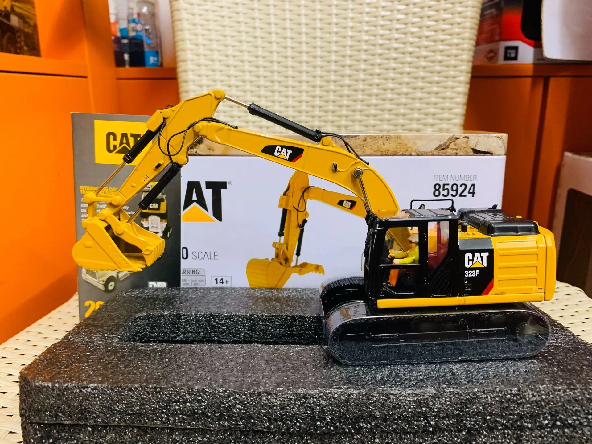 DieCast Masters 323F L Hydraulic Excavator 1:50 Scale Die-Cast Metal Model 85924 New
DieCast Masters 323F L Hydraulic Excavator 1:50 Scale Die-Cast Metal Model 85924 New