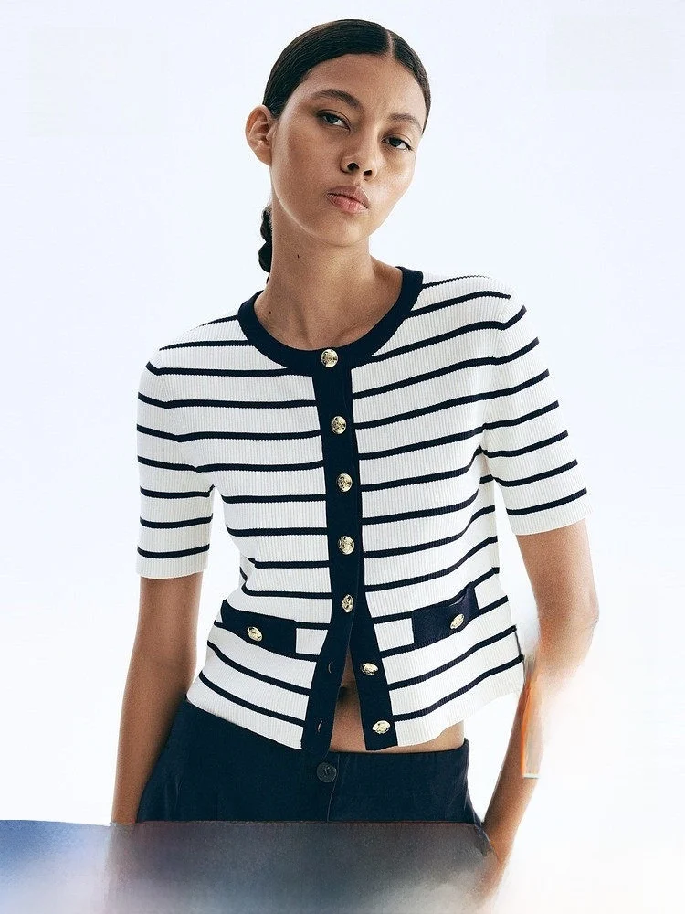 Модный повседневный вязаный кардиган с коротким рукавом для женщин, премиум-качество, H&M Весна-Лето 2025
Модный повседневный вязаный кардиган с коротким рукавом для женщин, премиум-качество, H&M Весна-Лето 2025