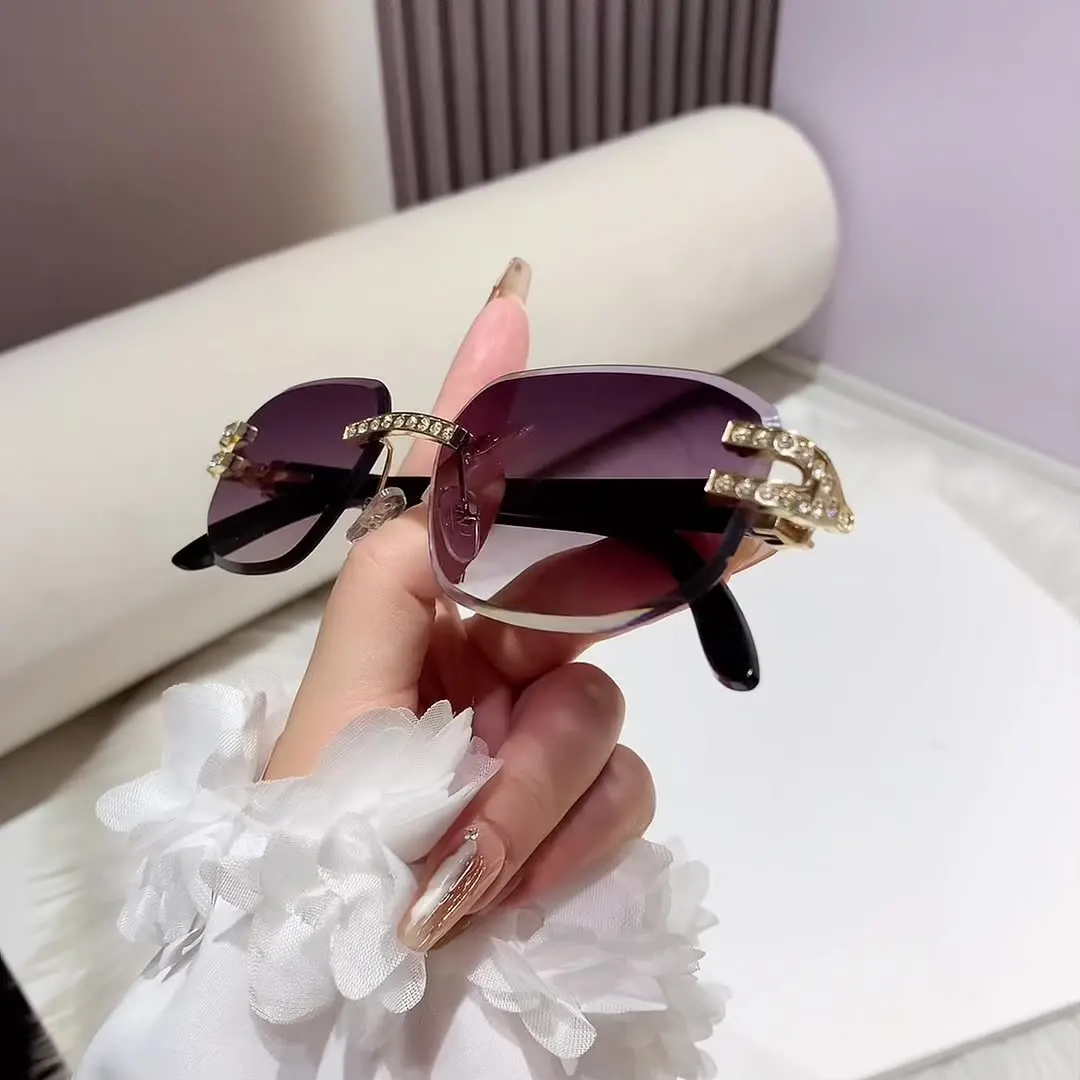 Classic women's diamond encrusted fashion sunglasses net Red Street Photo personality versatile matching Sunglasses
Classic women's diamond encrusted fashion sunglasses net Red Street Photo personality versatile matching Sunglasses