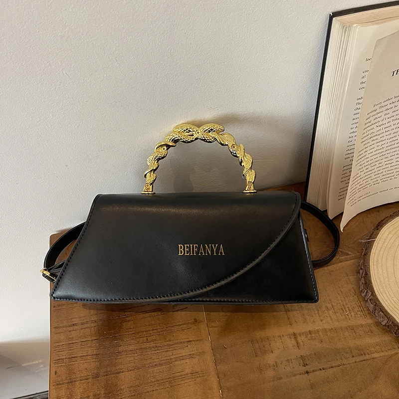 New Crossbody Bag French High-grade Retro Women's Small Bag Niche Design Women's Crossbody Bag
New Crossbody Bag French High-grade Retro Women's Small Bag Niche Design Women's Crossbody Bag