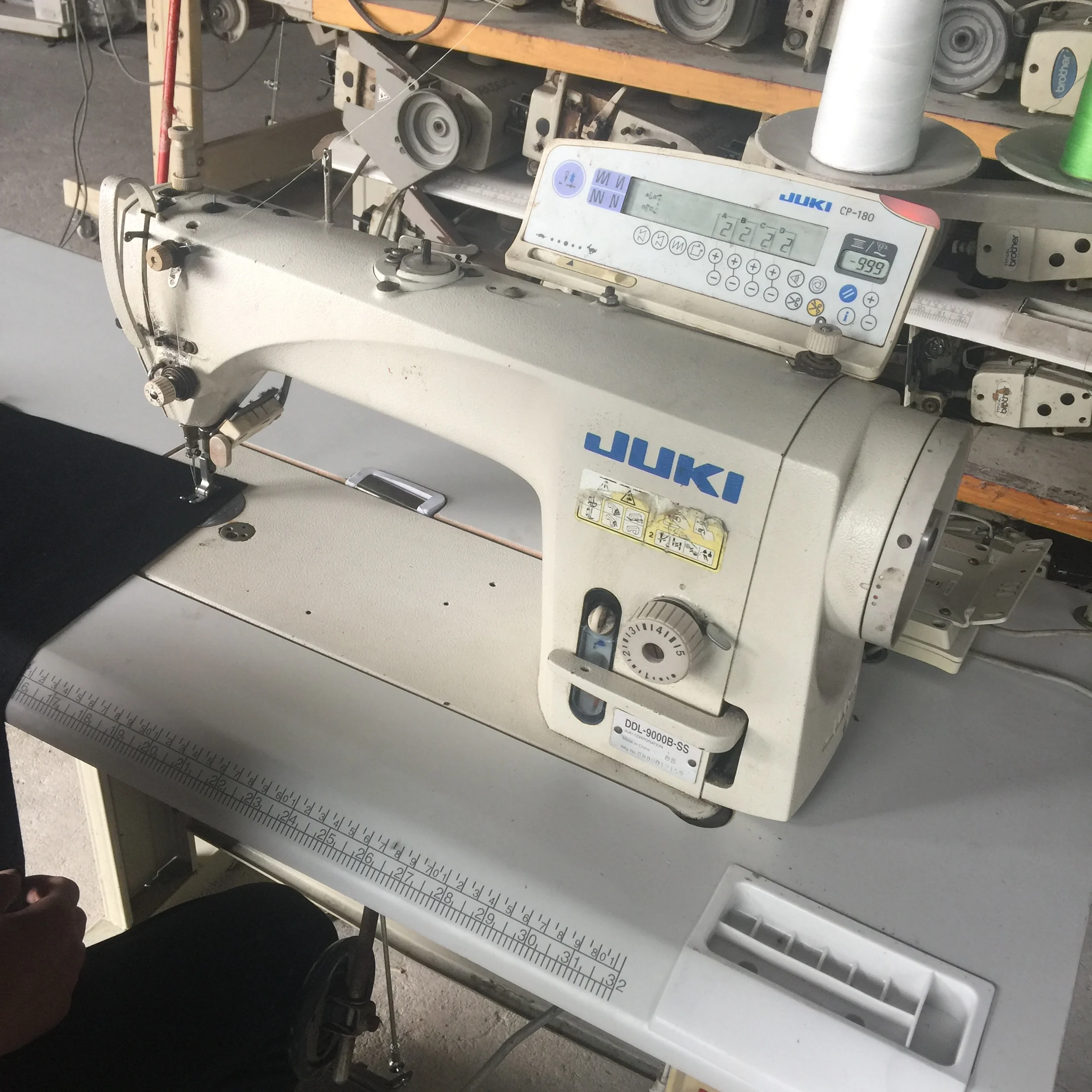 JUKI-9000B Good condition used single needle lockstitch industrial sewing machine
JUKI-9000B Good condition used single needle lockstitch industrial sewing machine
