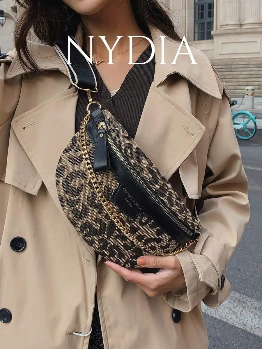 Поясная сумка с леопардовым принтом, цепочкой и застежкой-молнией
Поясная сумка с леопардовым принтом, цепочкой и застежкой-молнией