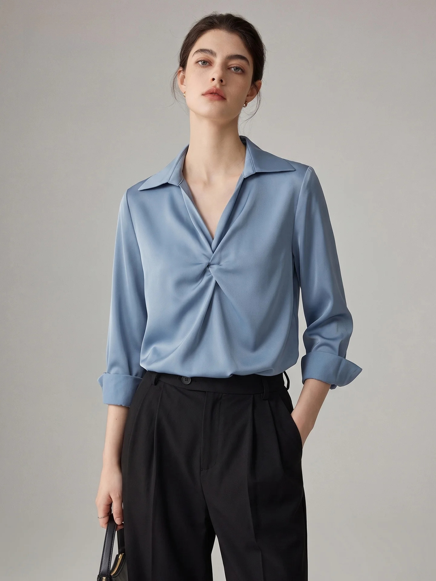 Iron-Free Silk Blend Women's Shirt by Ya Ke Jia for Commuting Professional V-Neck Long Sleeve Pure Color Business Interview
Iron-Free Silk Blend Women's Shirt by Ya Ke Jia for Commuting Professional V-Neck Long Sleeve Pure Color Business Interview