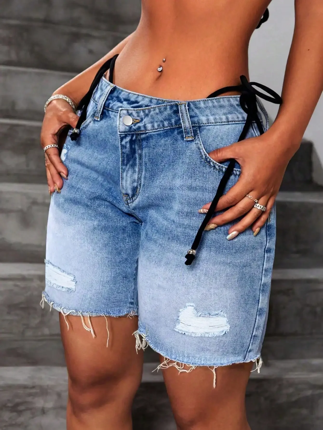 Women's Summer Washed Denim Shorts, Distressed Fringe Asymmetric Waist Design, Casual Streetwear Style, Y2K Sexy Look, Suitable For Dates, Beach And Daily Wear
Women's Summer Washed Denim Shorts, Distressed Fringe Asymmetric Waist Design, Casual Streetwear Style, Y2K Sexy Look, Suitable For Dates, Beach And Daily Wear