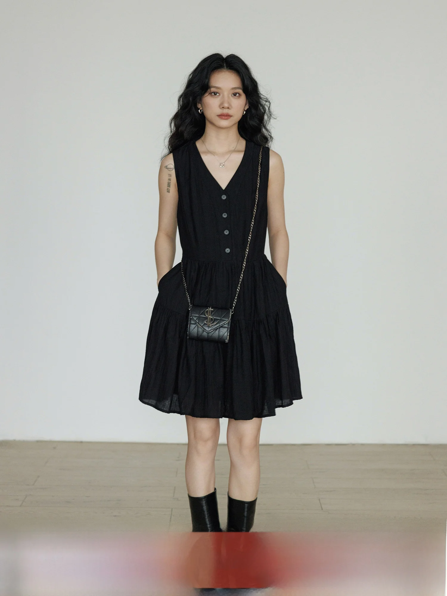 Summer Black Vest Dress Women's Casual V-neck Holiday Lazy Cool Style Skirt A-line Silhouette Comfortable Loose Fit
Summer Black Vest Dress Women's Casual V-neck Holiday Lazy Cool Style Skirt A-line Silhouette Comfortable Loose Fit