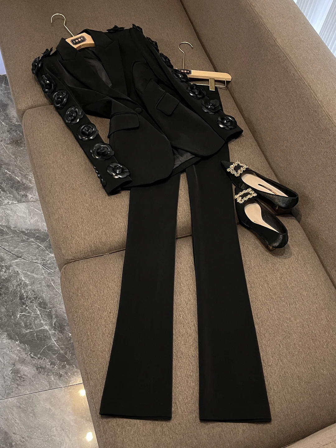 Новый женский костюм Faion высокого класса с цветочным декором, брюки Par Dr, комплект из двух предметов Ele Lady Sle Student orm
Новый женский костюм Faion высокого класса с цветочным декором, брюки Par Dr, комплект из двух предметов Ele Lady Sle Student orm