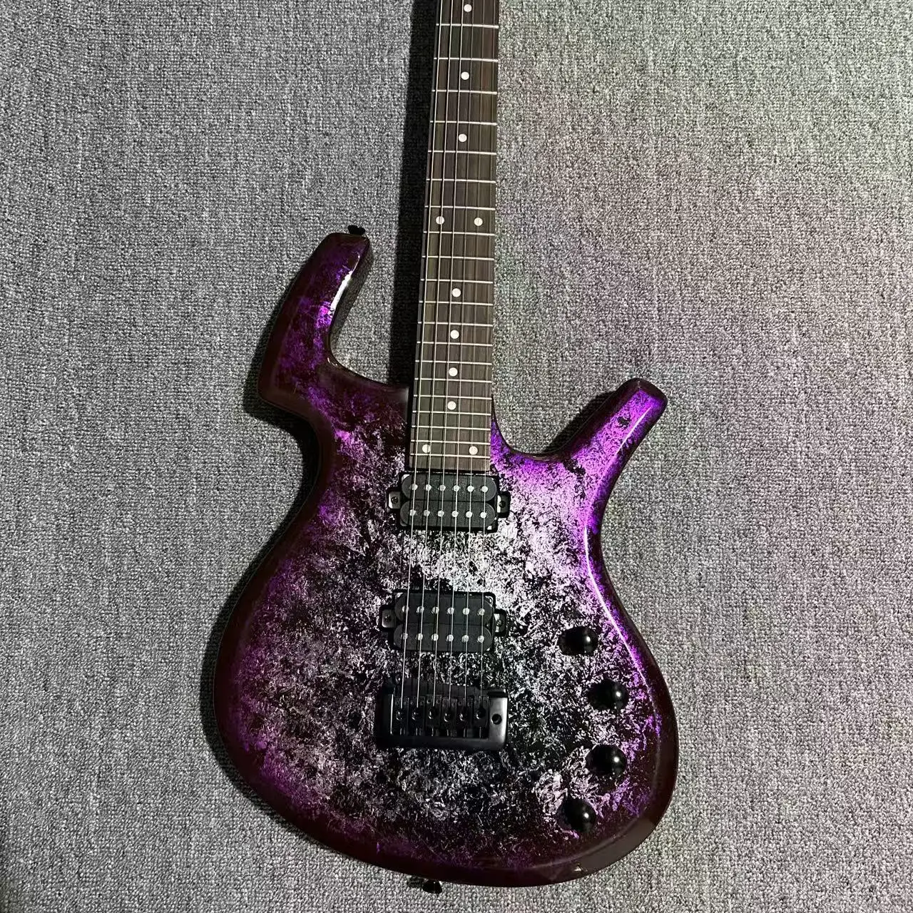 Бесплатная доставка: Новая электрогитара ручной работы в стиле блюз-джаз/поп/рок, фиолетовая, с фиксированным бриджем, подарок на Новый год
Бесплатная доставка: Новая электрогитара ручной работы в стиле блюз-джаз/поп/рок, фиолетовая, с фиксированным бриджем, подарок на Новый год