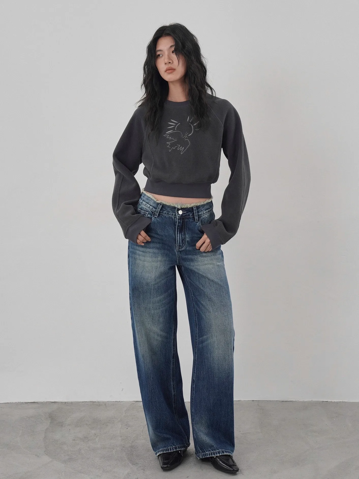 Джинсы EIGHTHMONTH Adient с широкими штанинами, женские, свободного кроя, винтажные, с эффектом потертости, длинные брюки, с высокой талией, повседневные, прямые, в стиле «труба»
Джинсы EIGHTHMONTH Adient с широкими штанинами, женские, свободного кроя, винтажные, с эффектом потертости, длинные брюки, с высокой талией, повседневные, прямые, в стиле «труба»