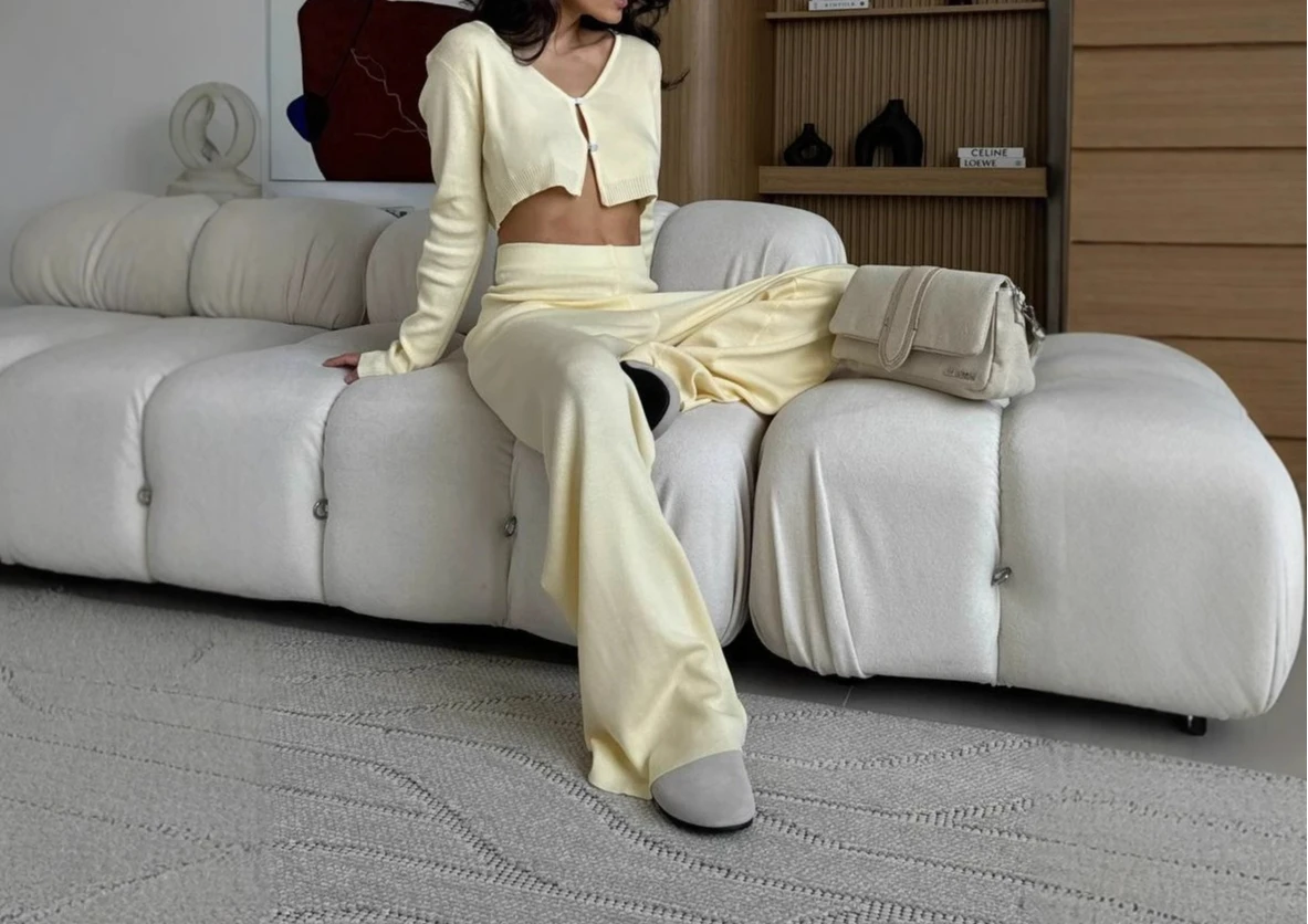 2025 Summer New Women's V-neck Single breasted Top New Thin Knitted Cardigan Straight Pants Two Piece Set
2025 Summer New Women's V-neck Single breasted Top New Thin Knitted Cardigan Straight Pants Two Piece Set