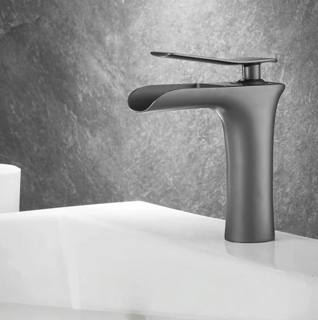 Bathroom faucet with golden and white waterfall
Bathroom faucet with golden and white waterfall