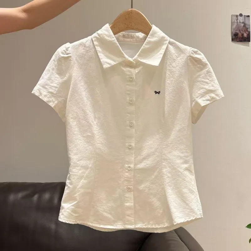 Korean Sweet Simpl All Match Turn Down Dollar Short Sleeve T Shirt Modern Bow Embroidery Popular Buttons Clothes Y2k Preppy Tops
Korean Sweet Simpl All Match Turn Down Dollar Short Sleeve T Shirt Modern Bow Embroidery Popular Buttons Clothes Y2k Preppy Tops