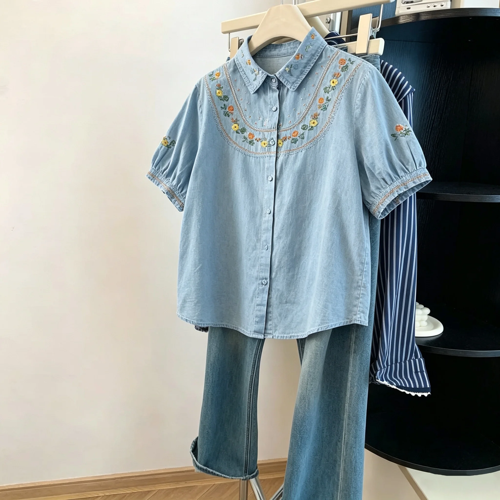Retro American Polka Dot Embroidered Loose Short Sleeve Collared Denim Shirt Unisex Summer Slimming Versatile Casual Top
Retro American Polka Dot Embroidered Loose Short Sleeve Collared Denim Shirt Unisex Summer Slimming Versatile Casual Top