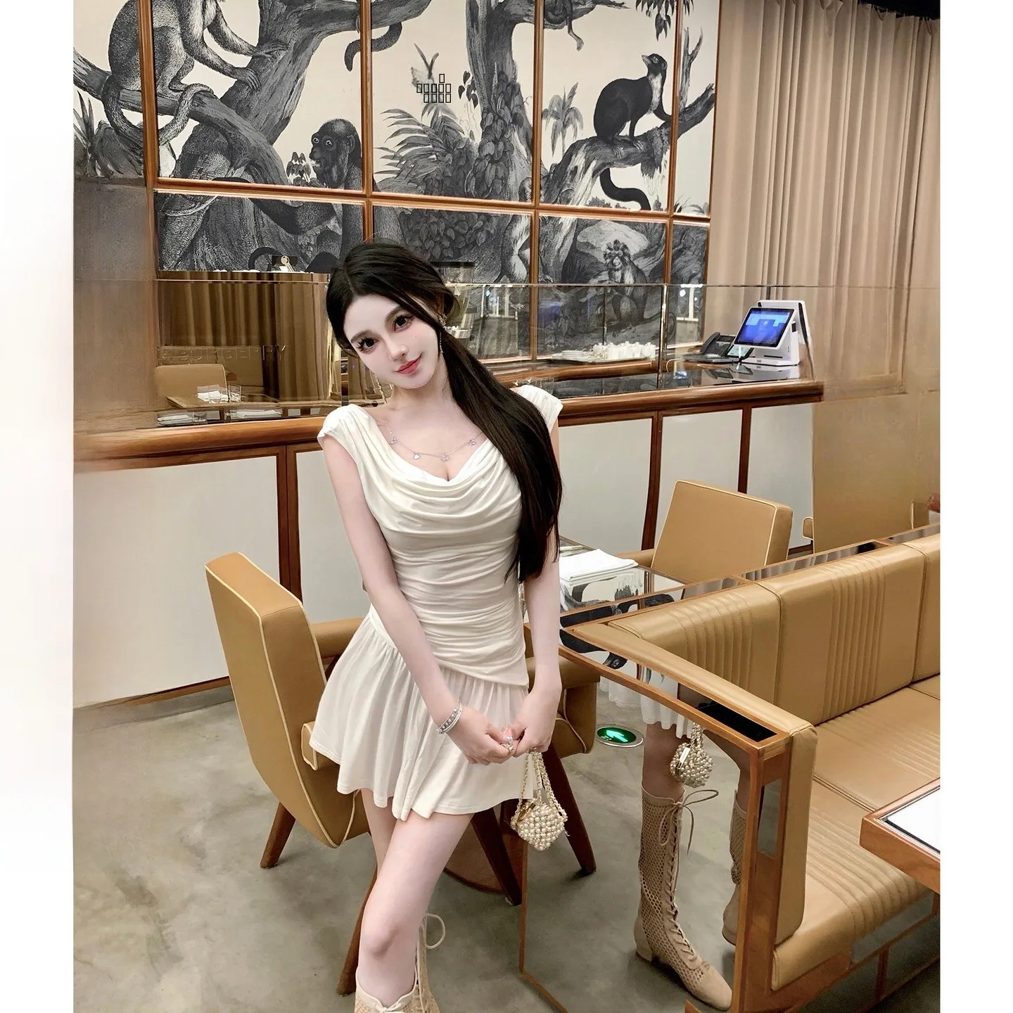 Летний комплект Viola Gentle: топ, юбка и короткий рукав для женщин 25-35 лет
Летний комплект Viola Gentle: топ, юбка и короткий рукав для женщин 25-35 лет