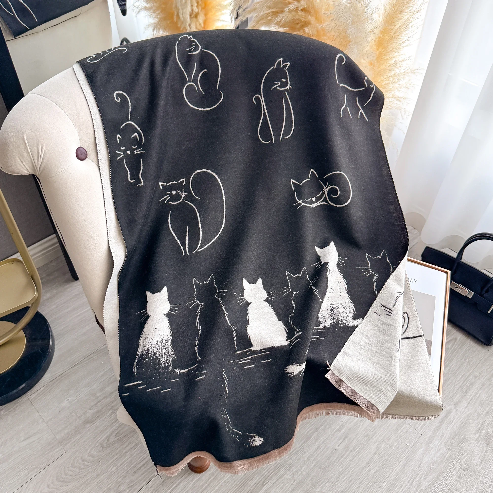 New Luxury Winter Cashmere Little Cat Print Scarf Women Warm Pashmina Poncho Scarves Fashion Shawl Thick Foulard
New Luxury Winter Cashmere Little Cat Print Scarf Women Warm Pashmina Poncho Scarves Fashion Shawl Thick Foulard