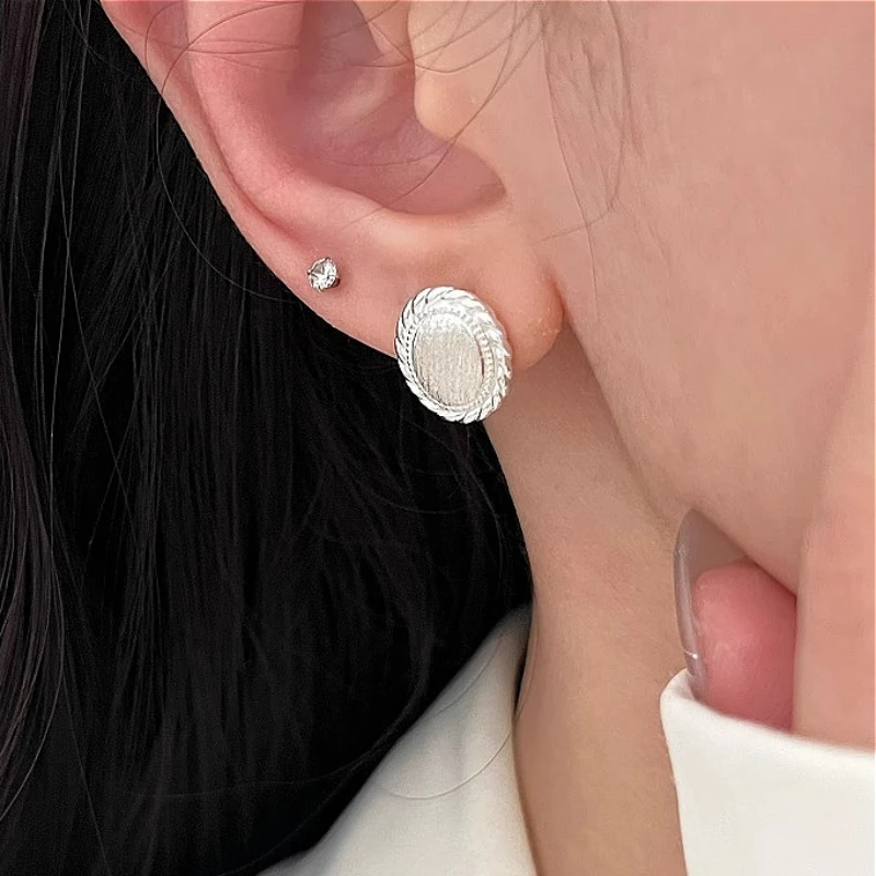 925 Sterling Silver Oval Brushed Fog Fried Dough Twists Stud Earrings for Women Fine Jewelry High Luxury Vintage Accessories
925 Sterling Silver Oval Brushed Fog Fried Dough Twists Stud Earrings for Women Fine Jewelry High Luxury Vintage Accessories