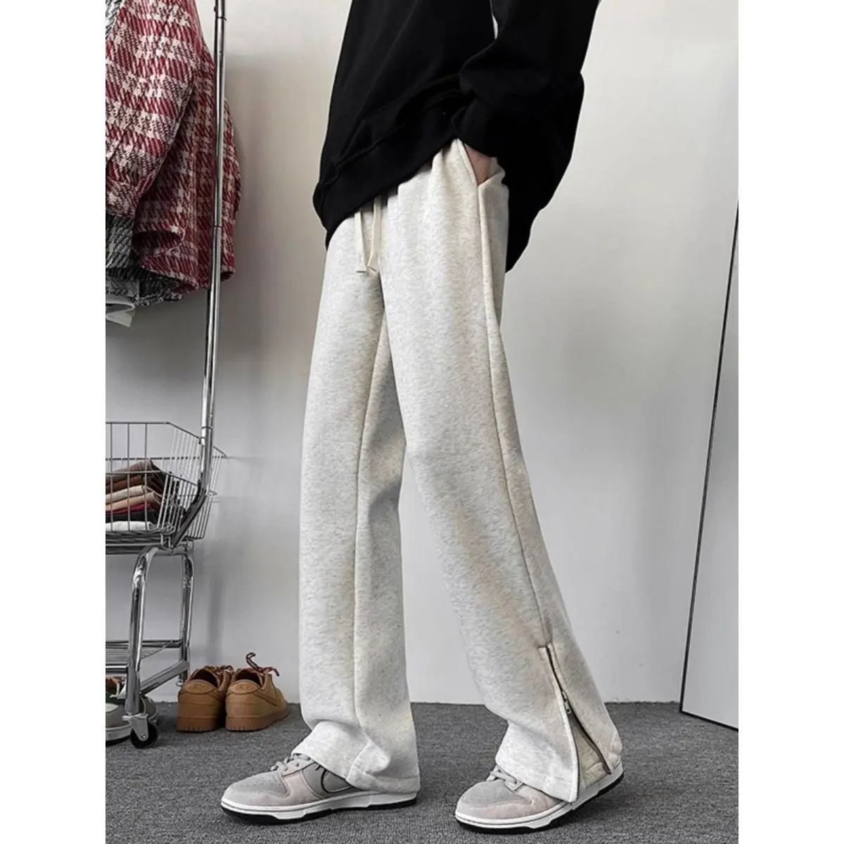 Мужские утепленные брюки прямого кроя с флисовой подкладкой, зауженные, в уличном стиле, осенне-зимние, новинка, с молниями и разрезами, повседневные брюки
Мужские утепленные брюки прямого кроя с флисовой подкладкой, зауженные, в уличном стиле, осенне-зимние, новинка, с молниями и разрезами, повседневные брюки