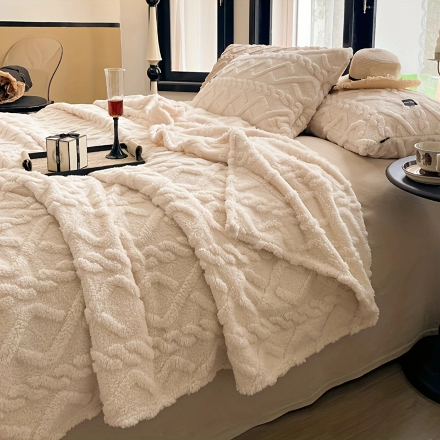 1pc Single-layer Taffeta Blanket, Thin Multi-purpose Bed Blanket, Beige Small Fresh Blanket, Warm Quilt, Living Room Sofa Throw
1pc Single-layer Taffeta Blanket, Thin Multi-purpose Bed Blanket, Beige Small Fresh Blanket, Warm Quilt, Living Room Sofa Throw