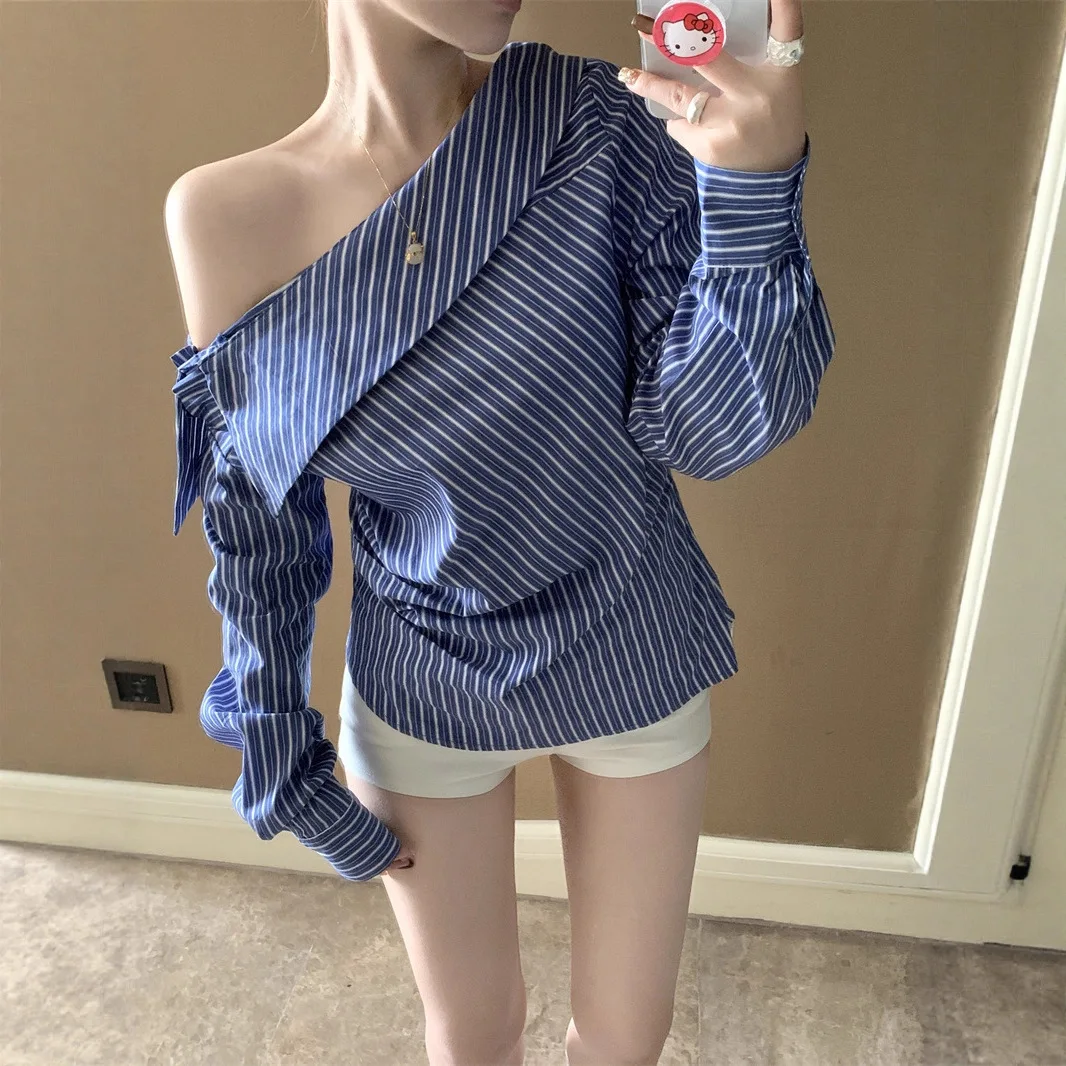 2026 New Autumn Women's Irregular Blue Striped One Shoulder Long Sleeve Shirt Slim Fit Unique Elegant All Match Fashion Tops
2026 New Autumn Women's Irregular Blue Striped One Shoulder Long Sleeve Shirt Slim Fit Unique Elegant All Match Fashion Tops