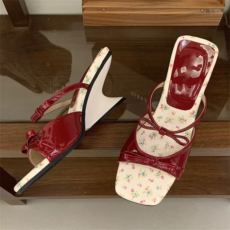 Eilyken Fashion Patent Leather Square Toe Women Slippers Street Style Bowknot Totem High Heels Wedding Banquet Shoes
Eilyken Fashion Patent Leather Square Toe Women Slippers Street Style Bowknot Totem High Heels Wedding Banquet Shoes