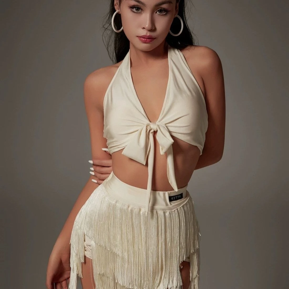 Летнее платье для латинских танцев, комплект костюмов для выступлений, женские юбки с висячим вырезом и кисточками, костюм, женская одежда для соревнований по латинским танцам
Летнее платье для латинских танцев, комплект костюмов для выступлений, женские юбки с висячим вырезом и кисточками, костюм, женская одежда для соревнований по латинским танцам