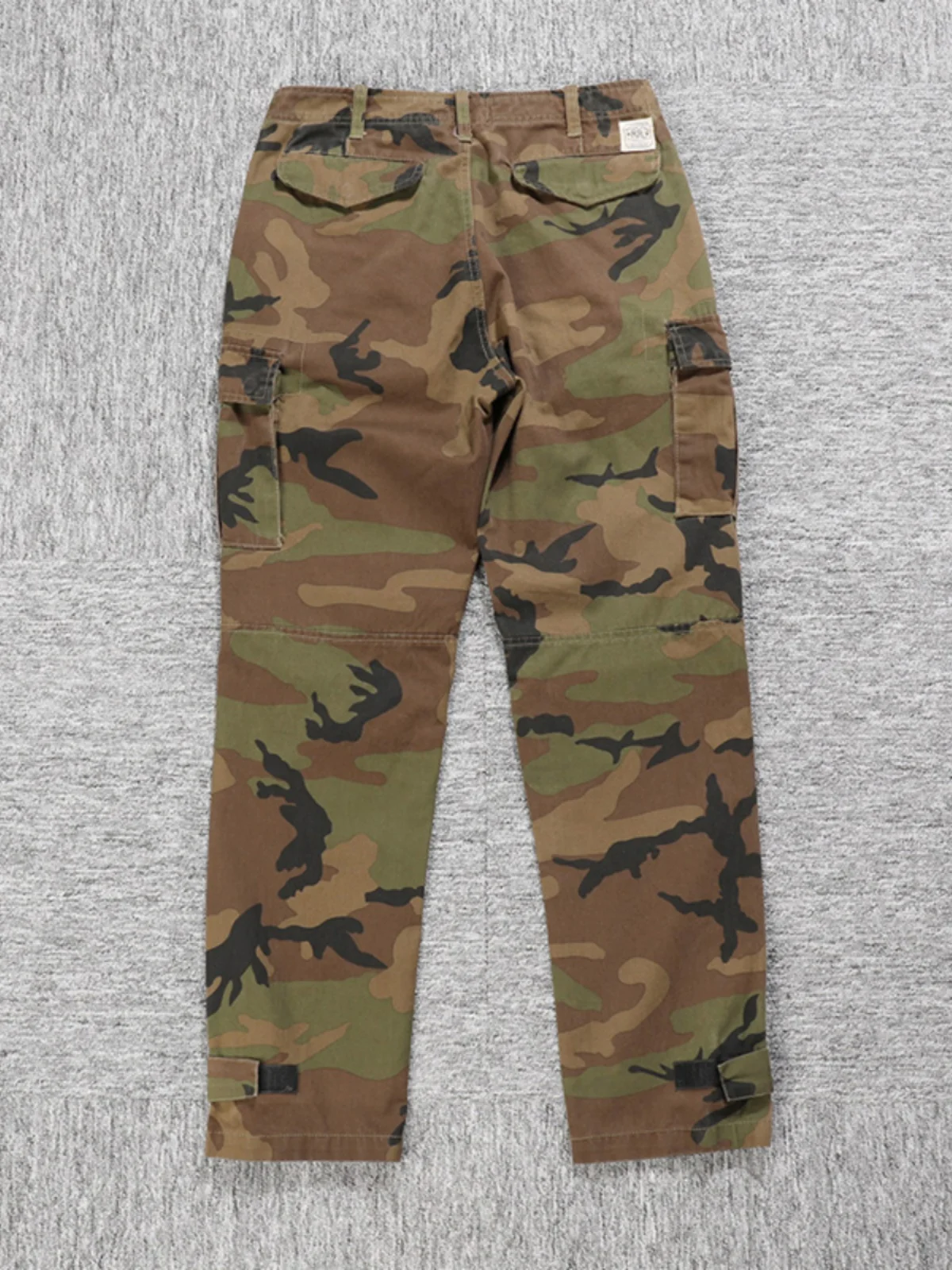 Джинсовые брюки-карго камуфляжные, свободного кроя, прямые, на флисовой подкладке, теплые, цвета хаки, повседневные, модные, брендовые
Джинсовые брюки-карго камуфляжные, свободного кроя, прямые, на флисовой подкладке, теплые, цвета хаки, повседневные, модные, брендовые