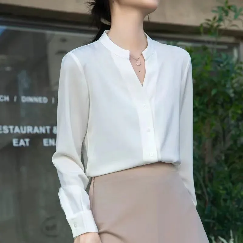 Женская офисная блузка с V-образным вырезом и длинными рукавами из матового атласа, белая, для осени
Женская офисная блузка с V-образным вырезом и длинными рукавами из матового атласа, белая, для осени