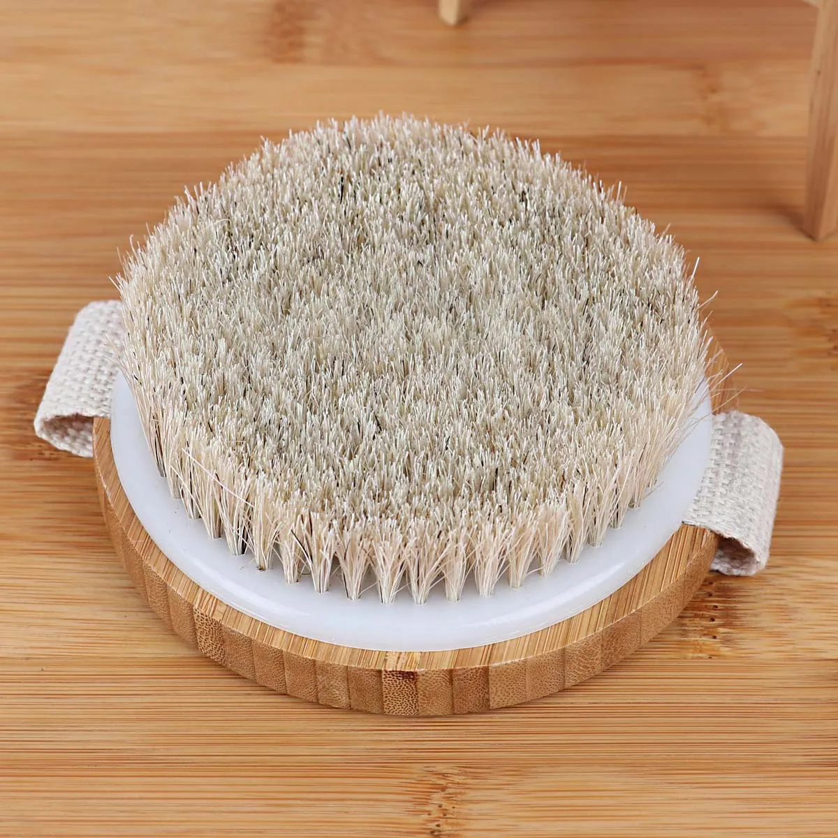 Сухая щетка-массажер для тела из натурального конского волоса средней жесткости, изогнутая, для отшелушивания, смягчения кожи и улучшения кровообращения, против целлюлита
Сухая щетка-массажер для тела из натурального конского волоса средней жесткости, изогнутая, для отшелушивания, смягчения кожи и улучшения кровообращения, против целлюлита