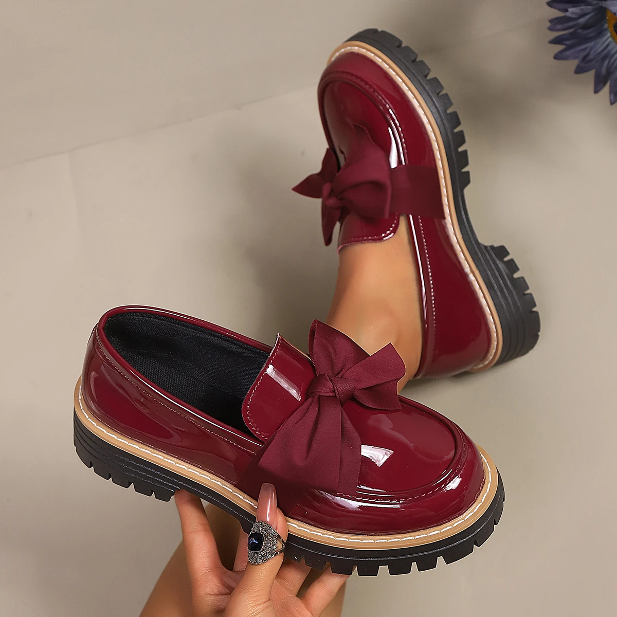 2025 Women Plus Size Sneakers British Style Platform Women Sneakers Office Ladies Light Casual Designer Shoes Zapatos De Mujer
2025 Women Plus Size Sneakers British Style Platform Women Sneakers Office Ladies Light Casual Designer Shoes Zapatos De Mujer