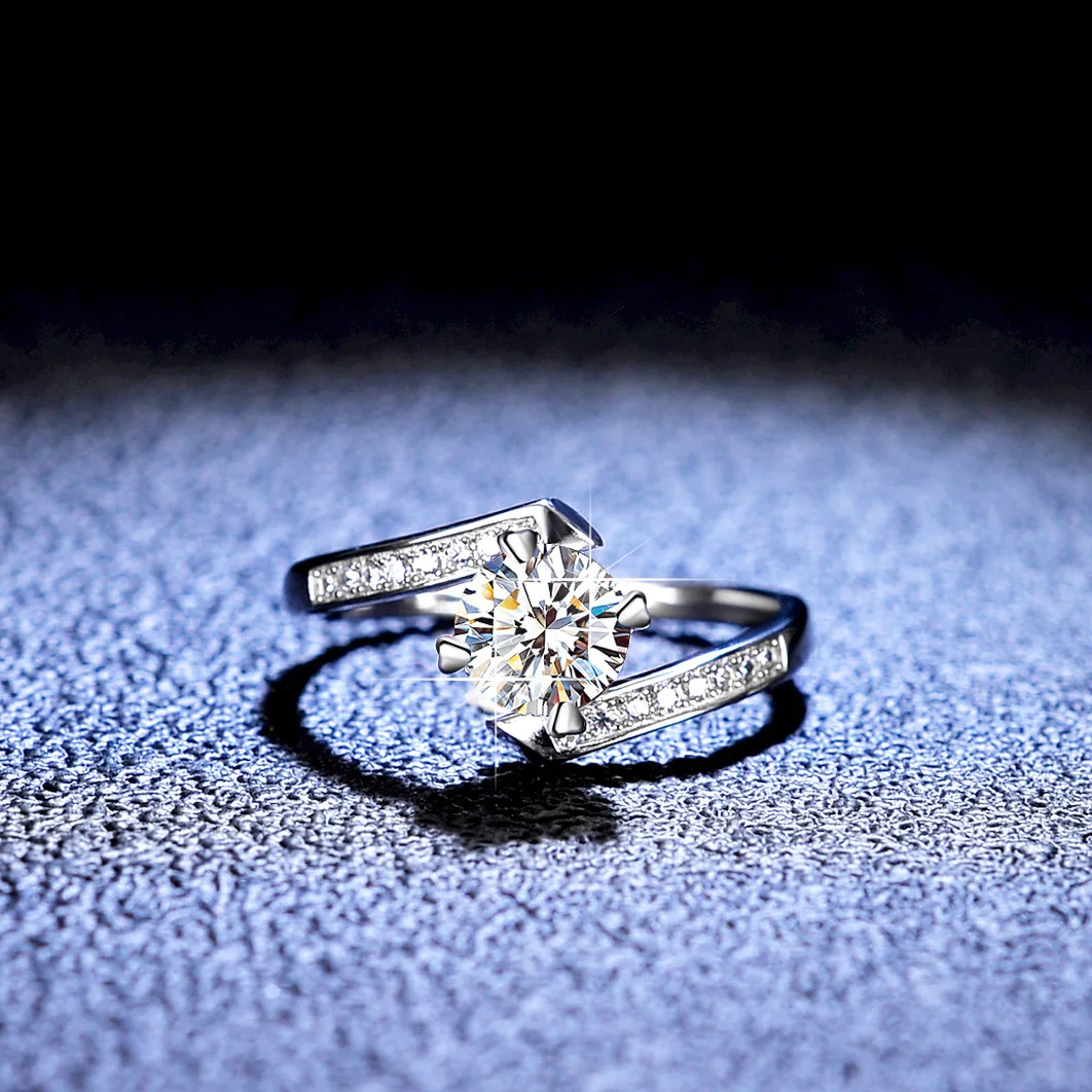 18K gold moissanite ring PT950 platinum four-prong classic diamond ring for women D color VVS1 diamond
18K gold moissanite ring PT950 platinum four-prong classic diamond ring for women D color VVS1 diamond