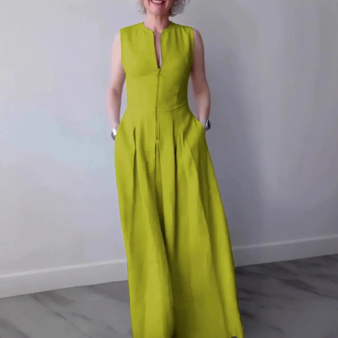 Summer new style women's sleeveless jumpsuit, pure color V neck zipper design, fitted waist and covered hips, one piece set
Summer new style women's sleeveless jumpsuit, pure color V neck zipper design, fitted waist and covered hips, one piece set