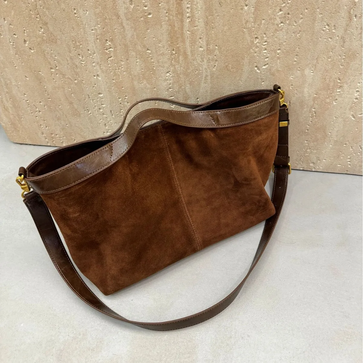 Slack Lazy Wind Tote Bag 2025 New Fashion Foreign Style Suede Simple Versatile Handbag Large Capacity Shoulder Bag
Slack Lazy Wind Tote Bag 2025 New Fashion Foreign Style Suede Simple Versatile Handbag Large Capacity Shoulder Bag