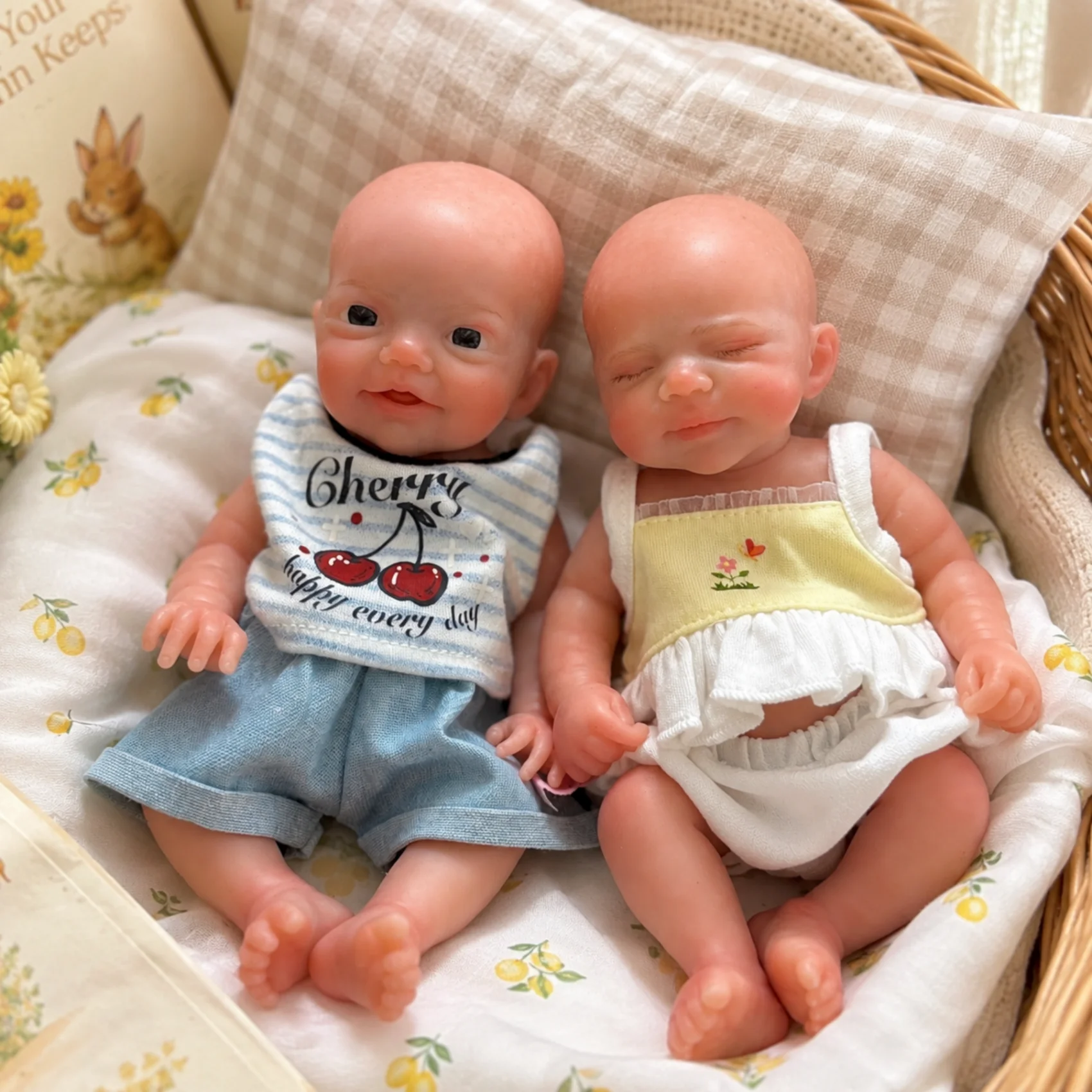 Lovely 8 inch Mini Full Body Soft Silicone Realistic Bebe Doll Super Cute Girl Or Boy Doll High Quality Doll As Families' Gift
Lovely 8 inch Mini Full Body Soft Silicone Realistic Bebe Doll Super Cute Girl Or Boy Doll High Quality Doll As Families' Gift