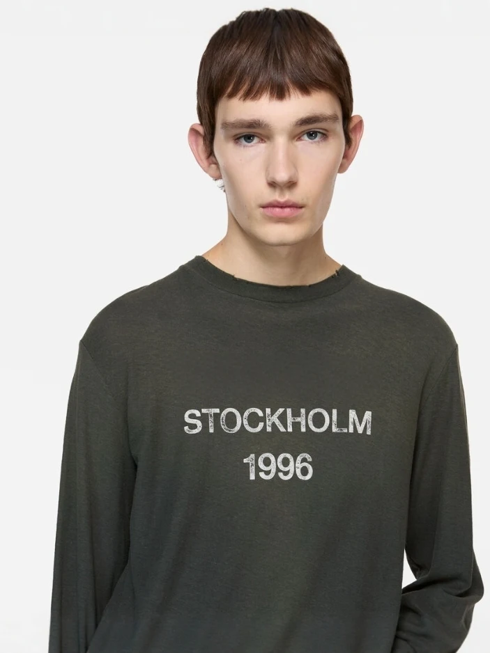 Мужская повседневная футболка с длинным рукавом, свободного кроя, с круглым вырезом, с принтом, из потертого денима, хлопковая, модная, для городской молодежи
Мужская повседневная футболка с длинным рукавом, свободного кроя, с круглым вырезом, с принтом, из потертого денима, хлопковая, модная, для городской молодежи