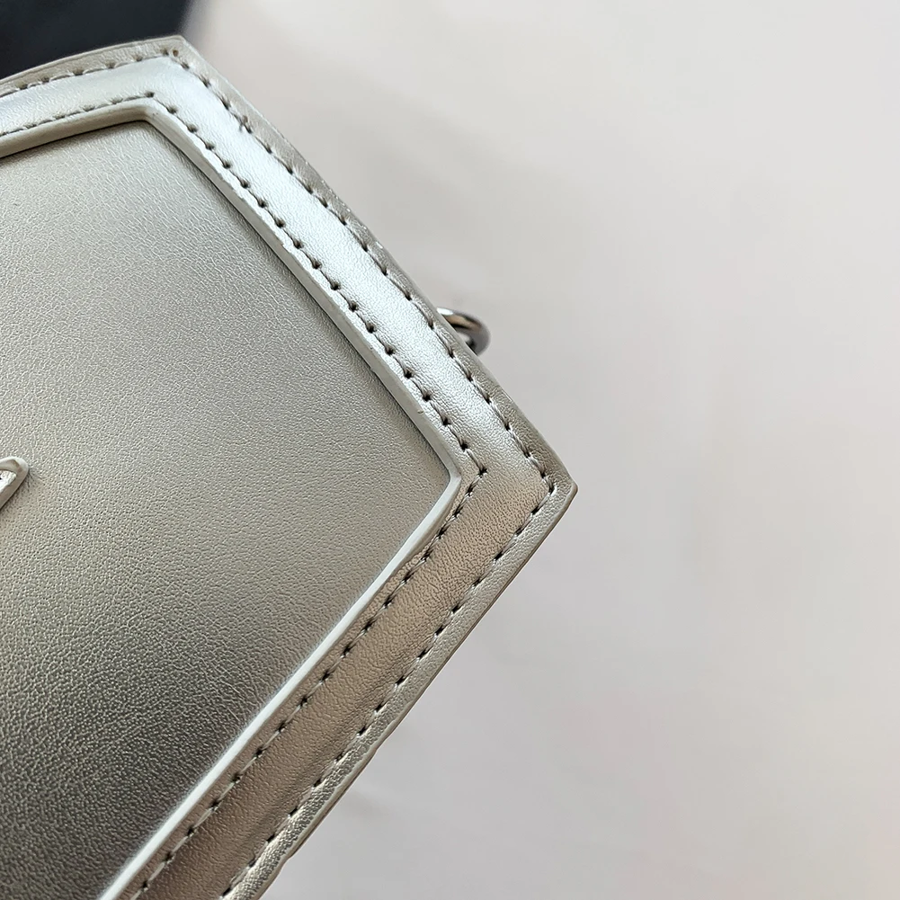 Повседневная сумка из искусственной кожи в форме гроба, женская сумка-хобо с цепочками и верхней ручкой на молнии, большая вместимость, однотонная для Хэллоуина, косплея
Повседневная сумка из искусственной кожи в форме гроба, женская сумка-хобо с цепочками и верхней ручкой на молнии, большая вместимость, однотонная для Хэллоуина, косплея