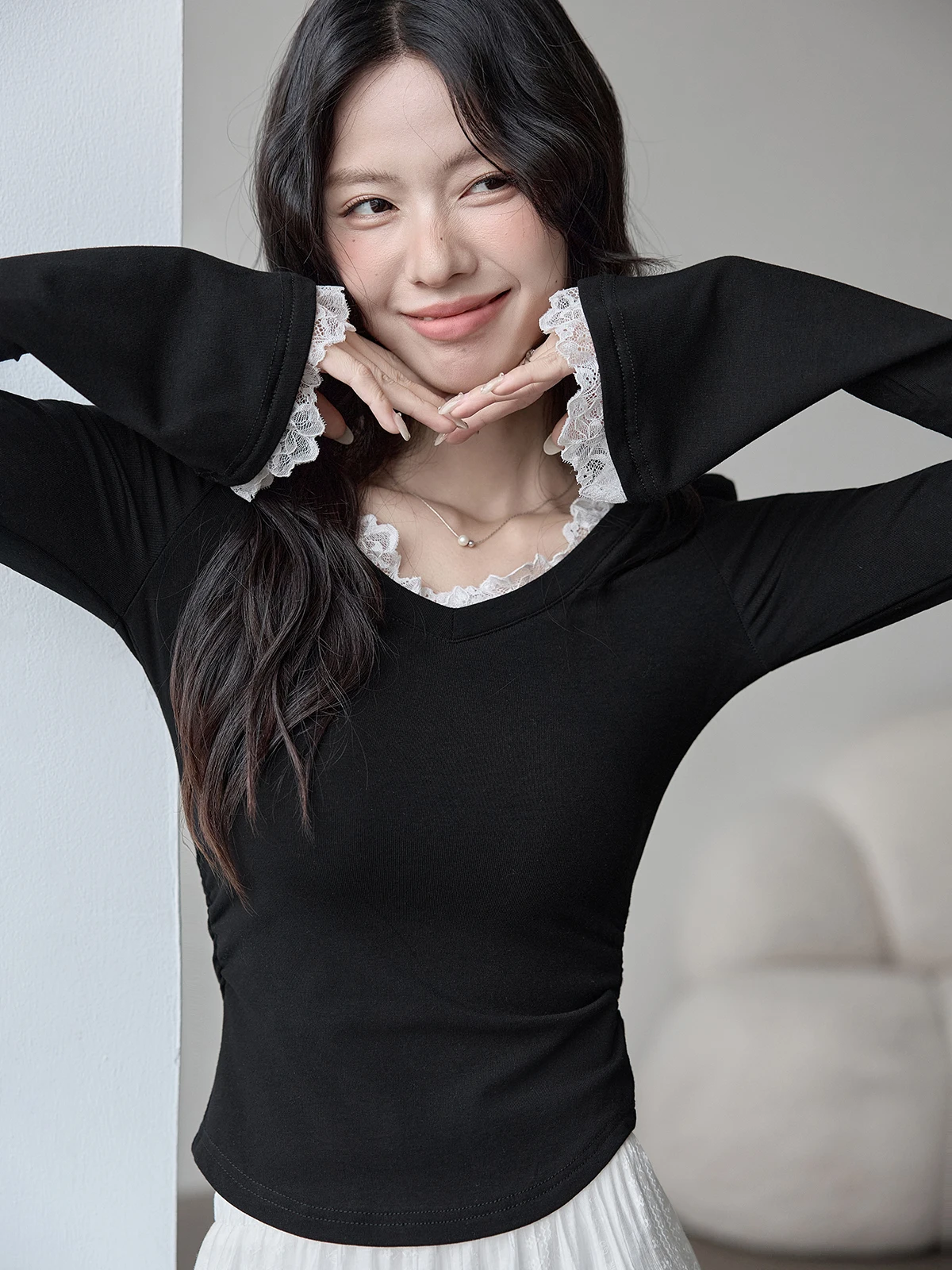 HuiXi Black Lace Splice Slim Fit Long Sleeve V-Neck T-Shirt Women's Spring New Style Commute Korean Style Regular Length
HuiXi Black Lace Splice Slim Fit Long Sleeve V-Neck T-Shirt Women's Spring New Style Commute Korean Style Regular Length